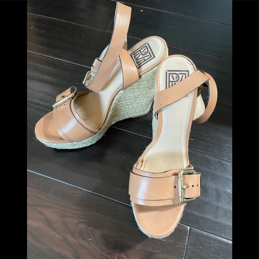 Pour le Victoire wedges great condition🌸